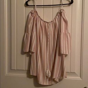 Puffy sleeve with stripes.